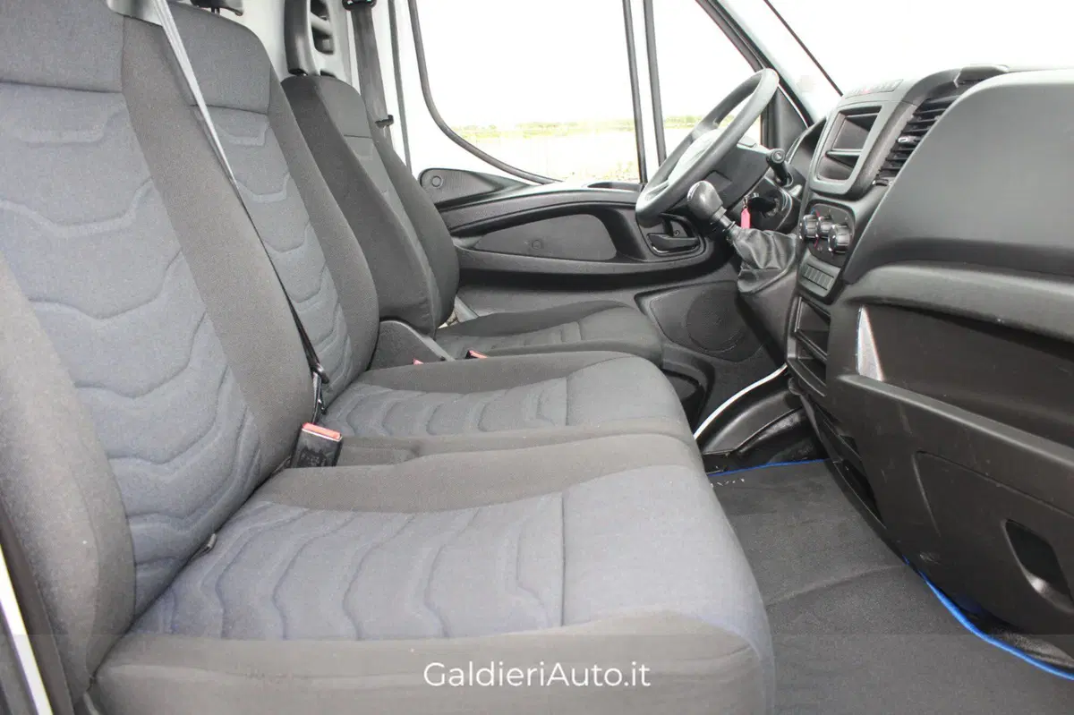 Iveco Daily Furgone usata a Salerno (8)