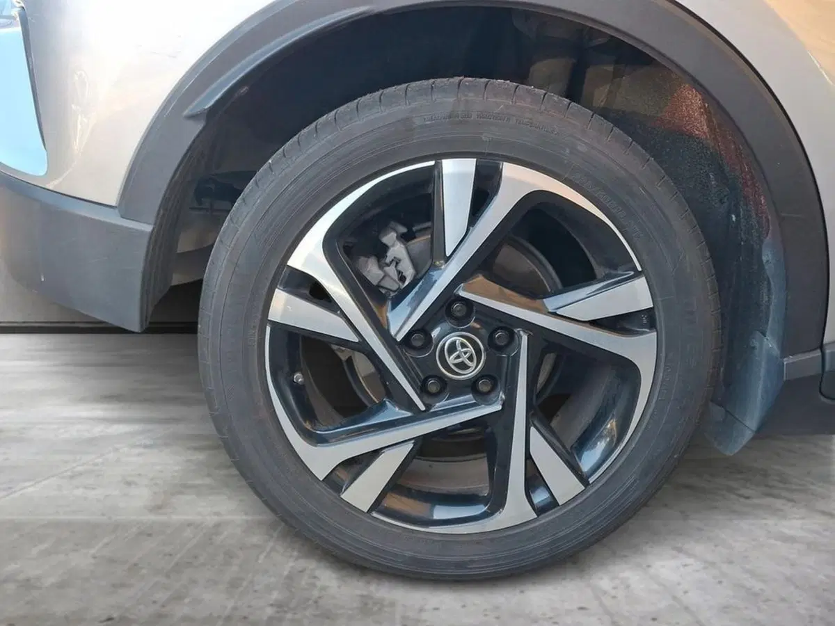 Toyota Toyota C-HR usata a Roma (14)