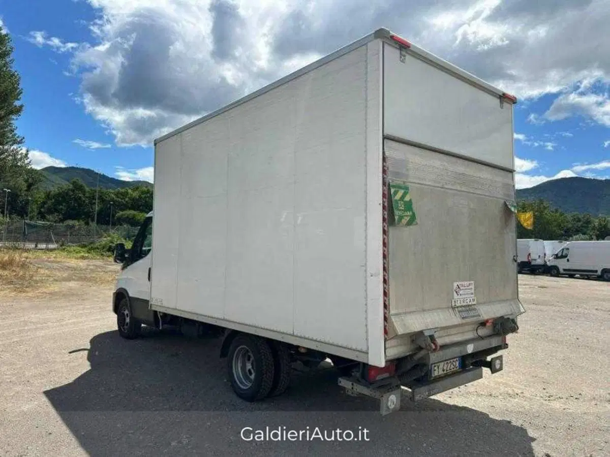 Iveco Daily Furgone usata a Salerno (4)