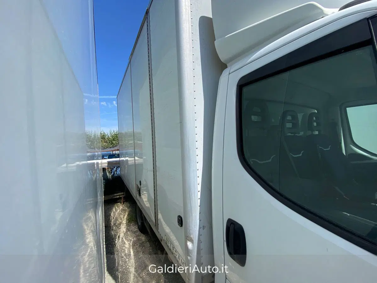Iveco Daily Furgone usata a Salerno (5)