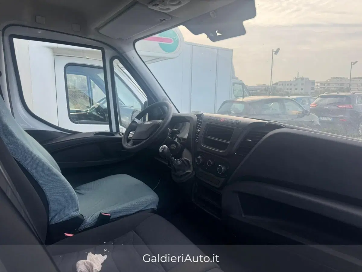 Iveco Daily Furgone usata a Salerno (8)