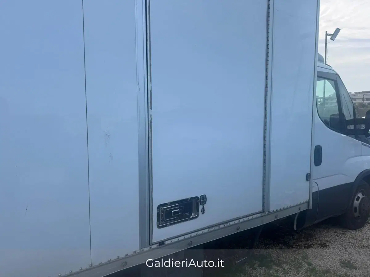 Iveco Daily Cabinato usata a Salerno (5)