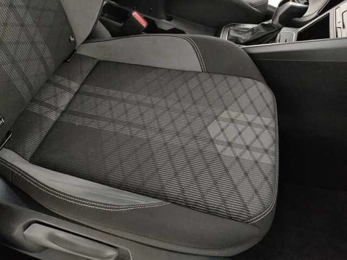 Volkswagen Taigo usata a Caserta (17)
