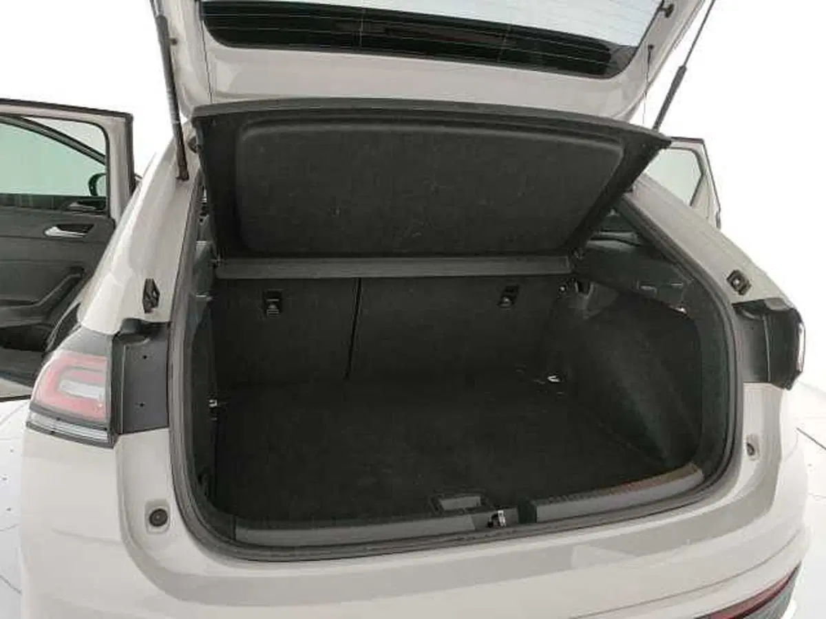 Volkswagen Taigo usata a Caserta (18)
