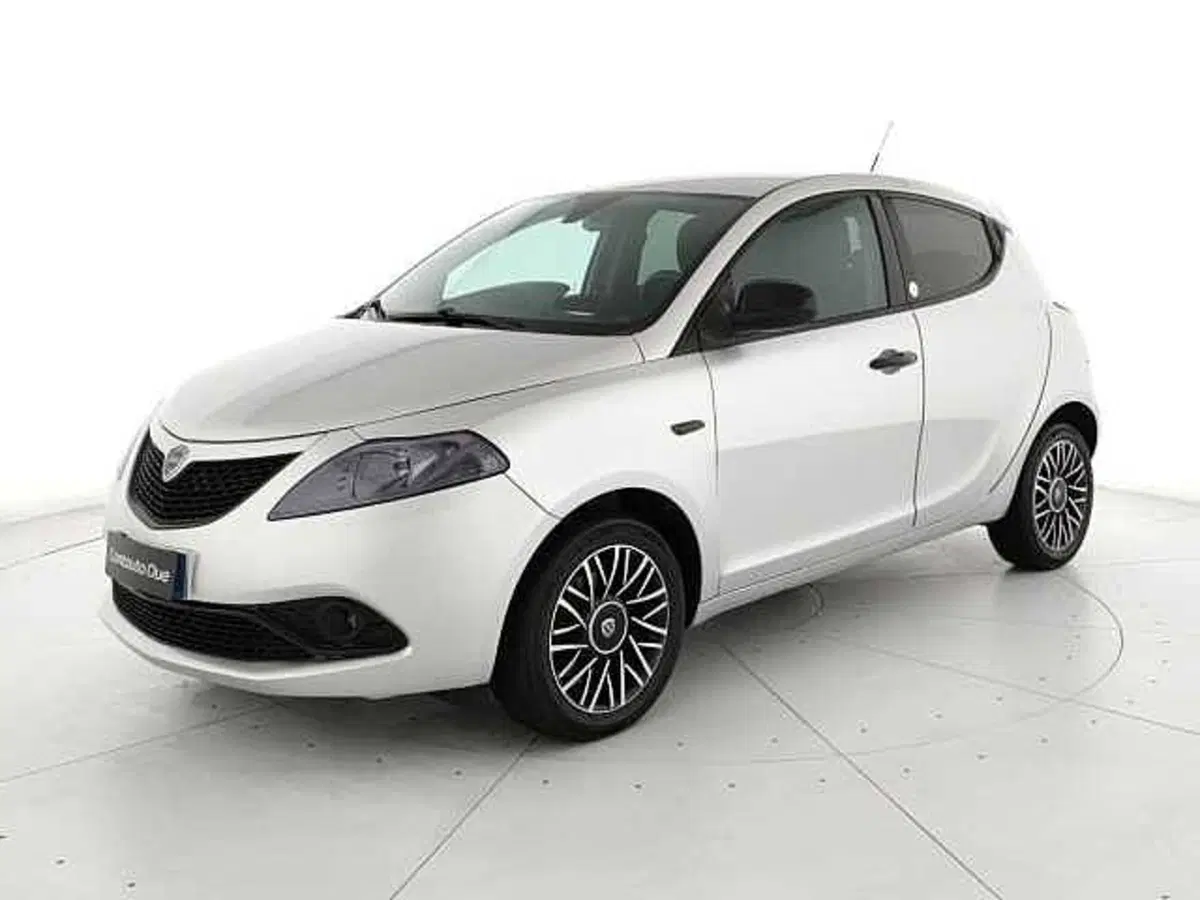 Lancia Ypsilon usata a Caserta