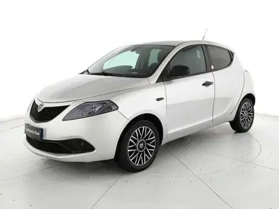 Lancia Ypsilon 1.2 69 CV 5 porte Silver del 2017 usata a Teverola