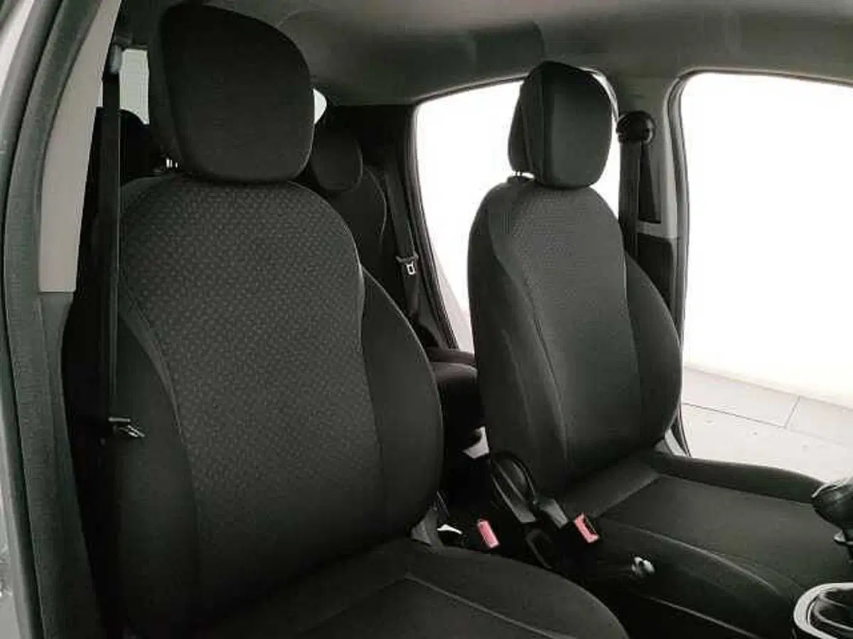 Lancia Ypsilon usata a Caserta (16)