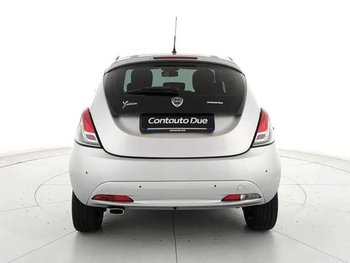 Lancia Ypsilon usata a Caserta (6)