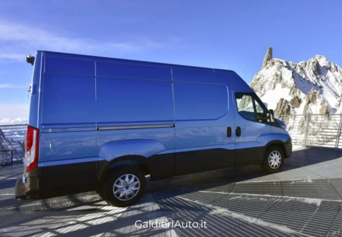 Iveco Daily Furgone usata a Salerno (11)