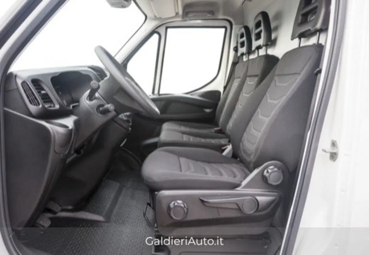 Iveco Daily Furgone usata a Salerno (18)