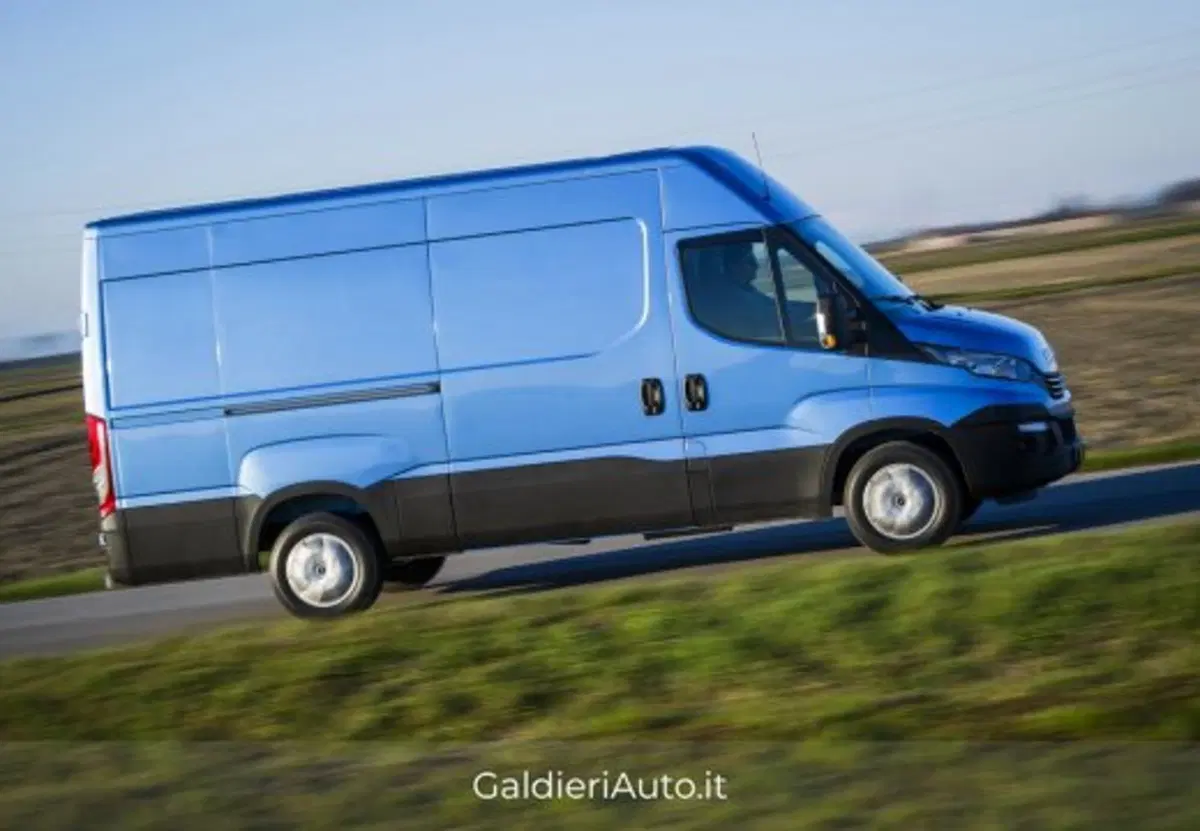 Iveco Daily Furgone usata a Salerno (8)