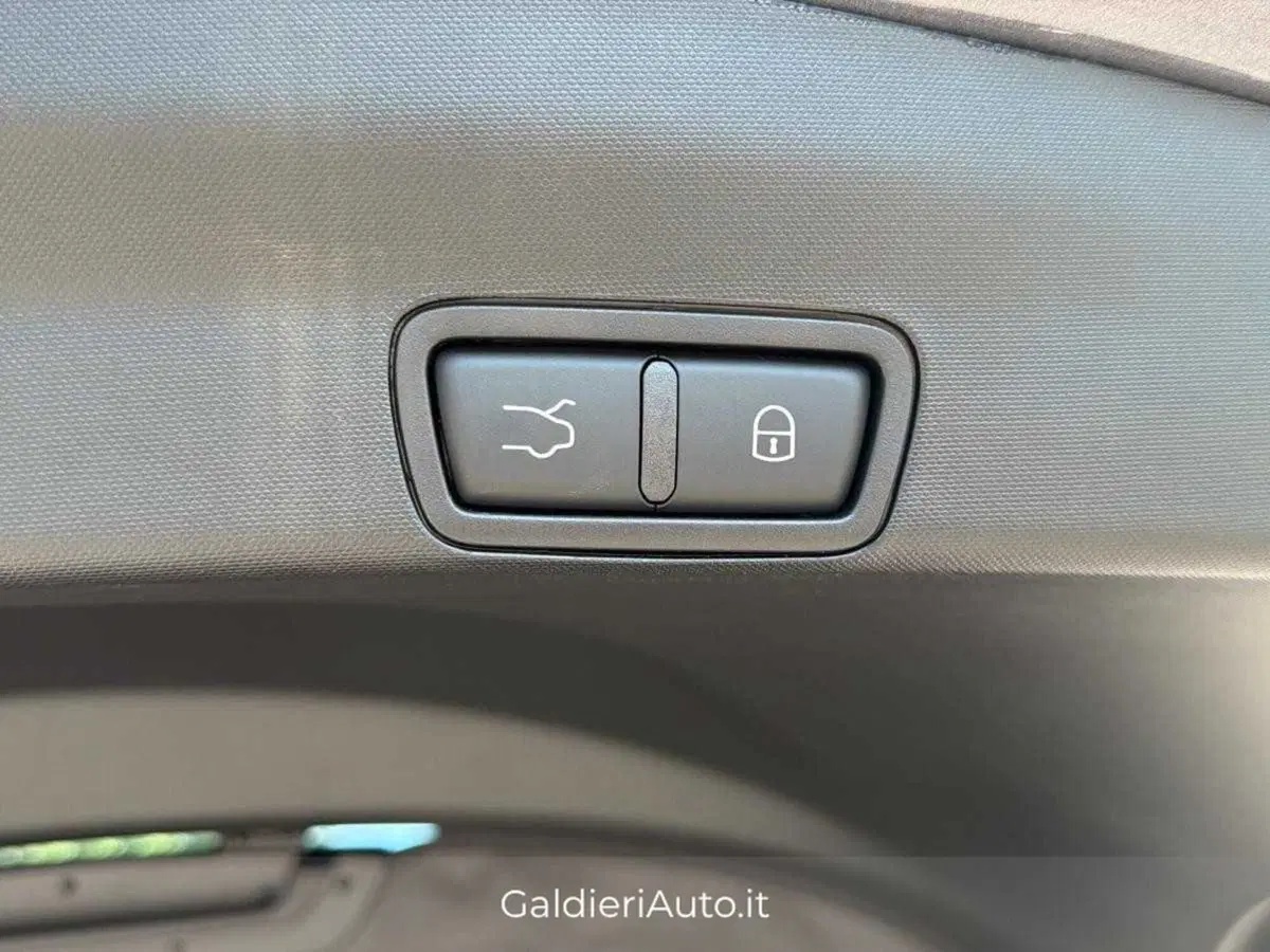 Alfa Romeo Stelvio nuova a Salerno (13)