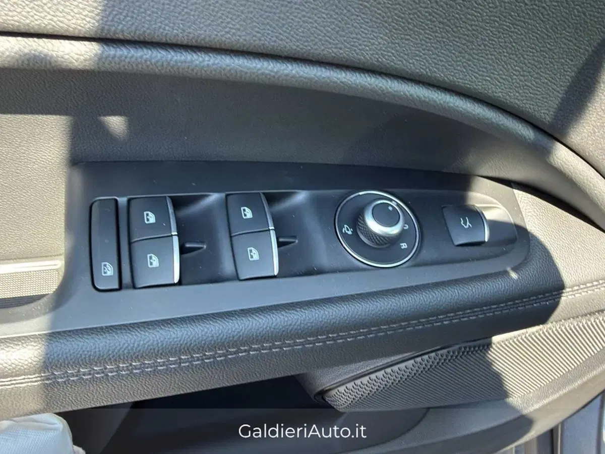 Alfa Romeo Stelvio nuova a Salerno (16)