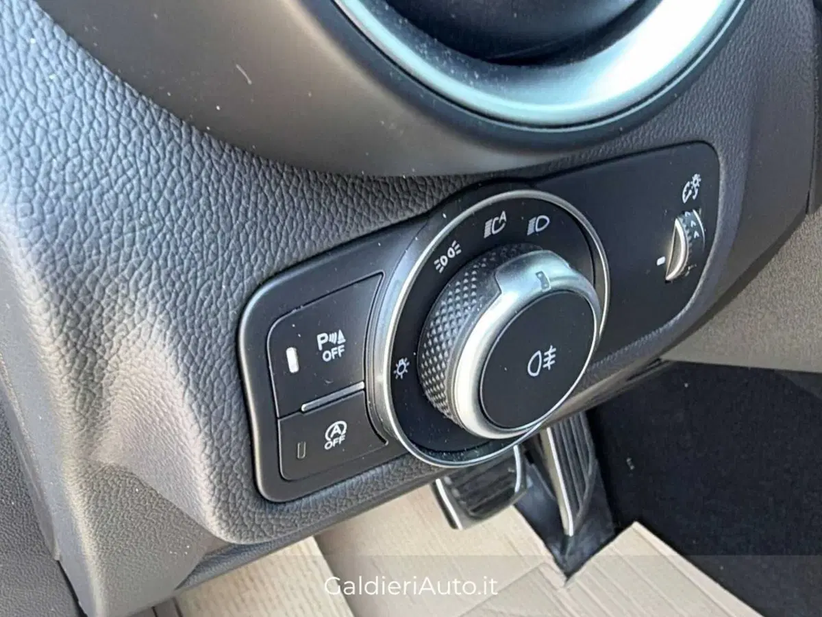 Alfa Romeo Stelvio nuova a Salerno (17)