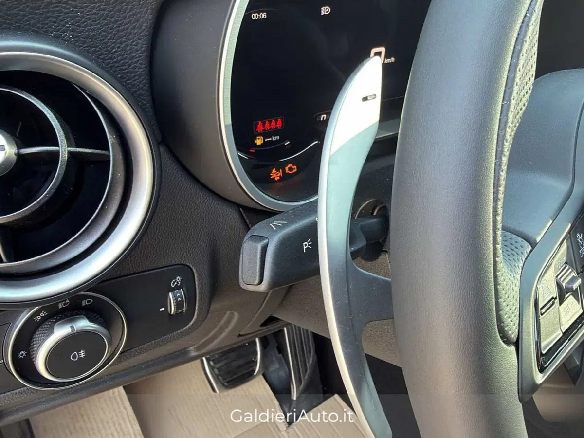 Alfa Romeo Stelvio nuova a Salerno (18)