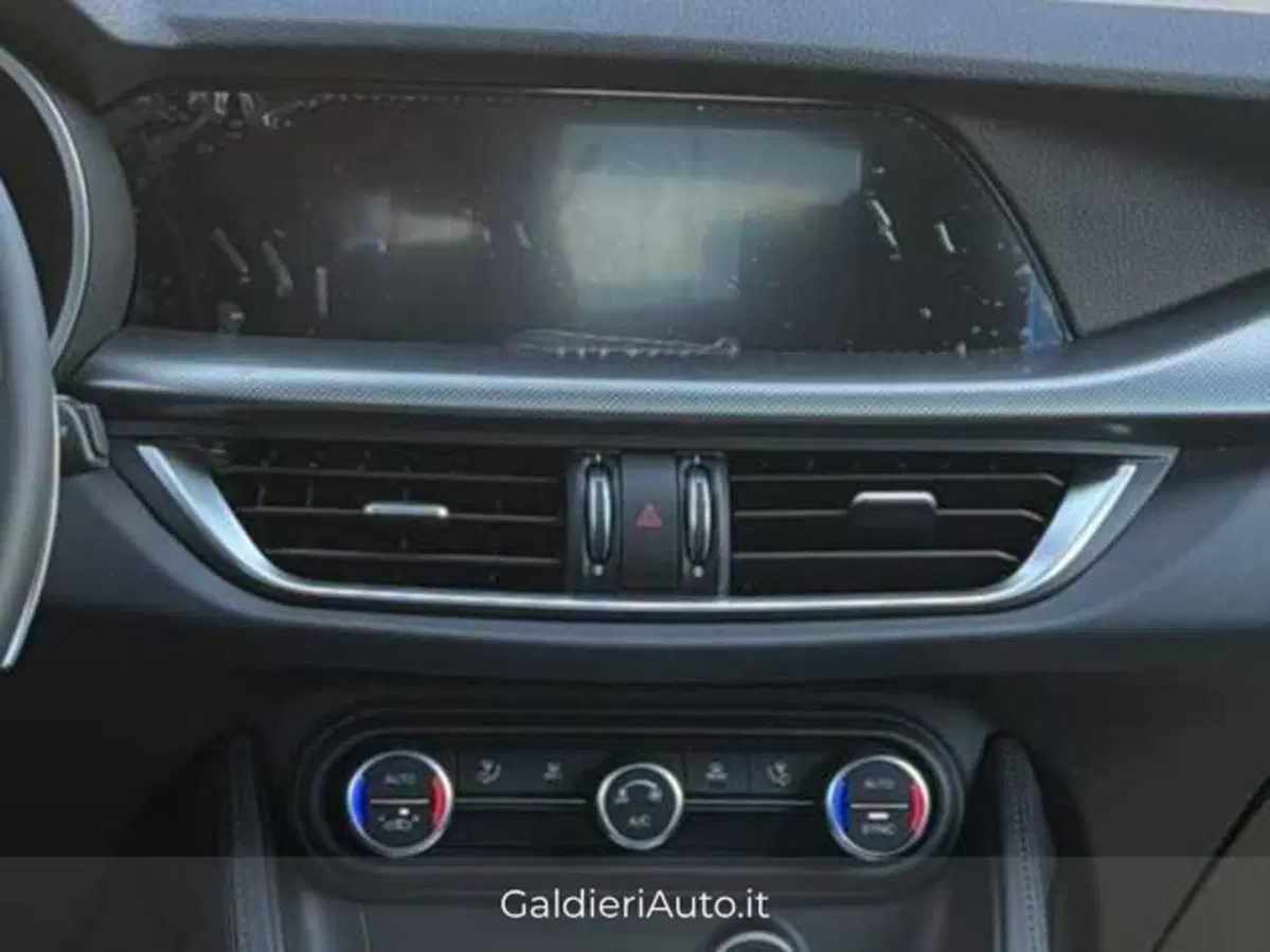 Alfa Romeo Stelvio nuova a Salerno (19)