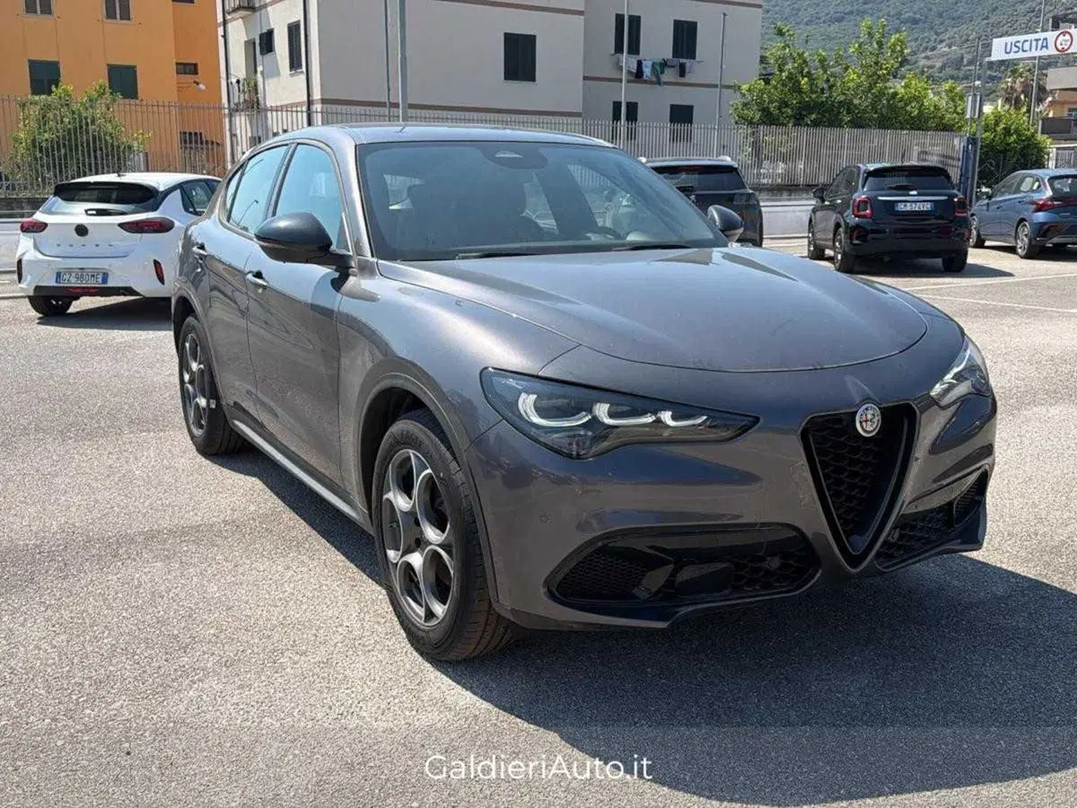 Alfa Romeo Stelvio nuova a Salerno (2)
