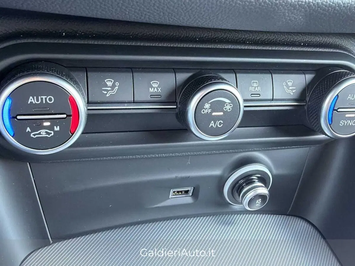 Alfa Romeo Stelvio nuova a Salerno (20)