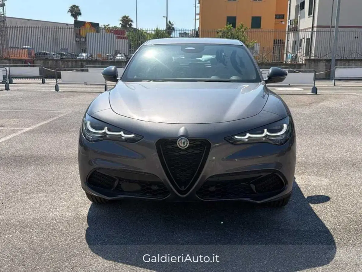 Alfa Romeo Stelvio nuova a Salerno (9)