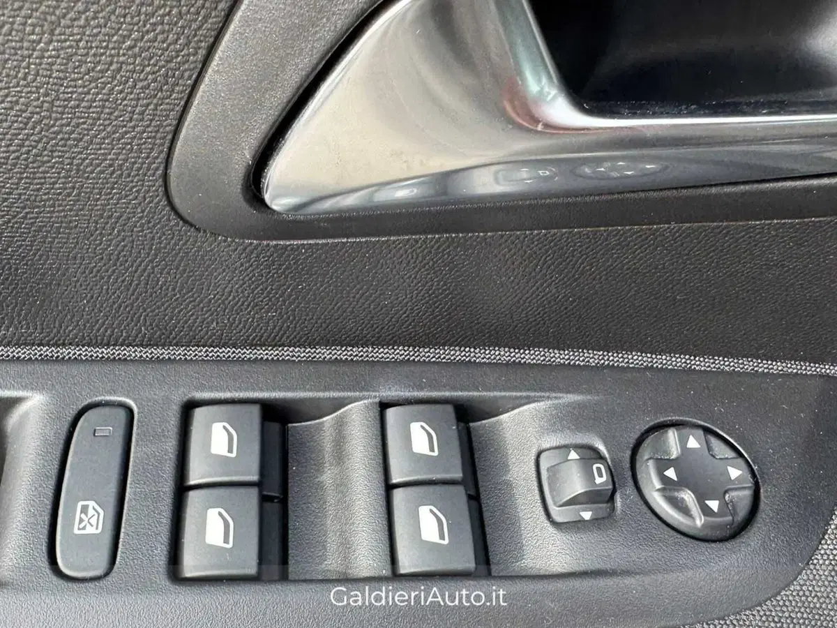 Peugeot 208 usata a Salerno (17)