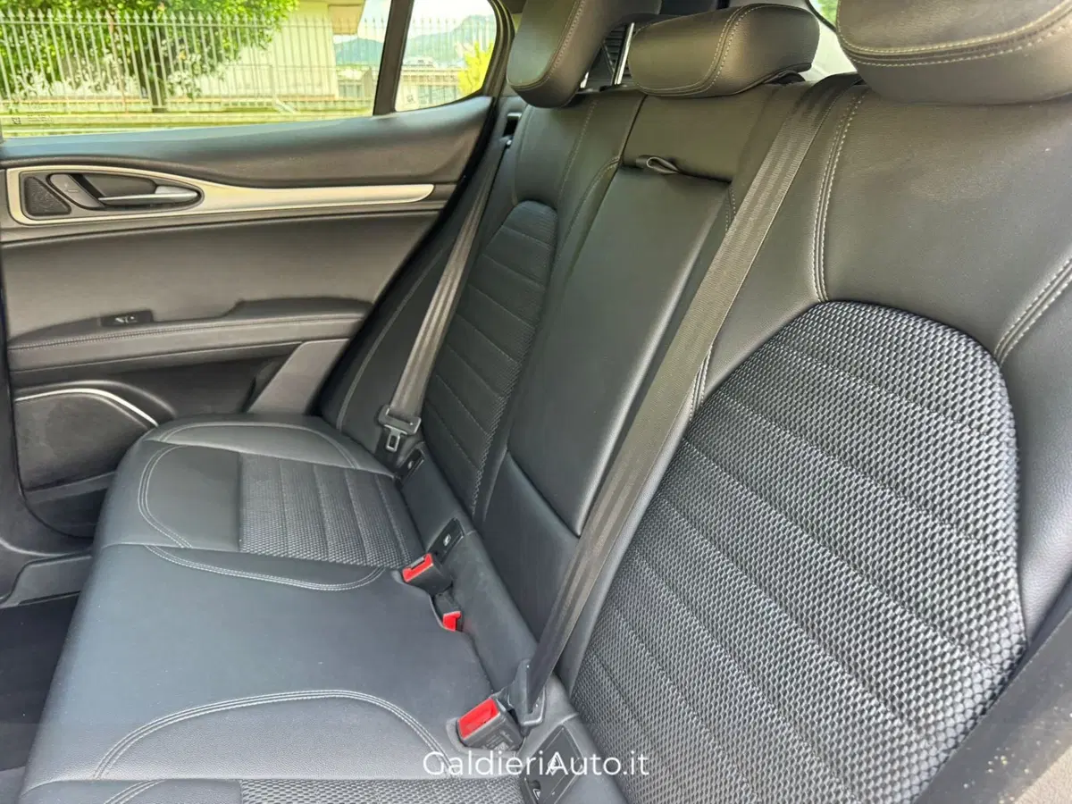 Alfa Romeo Stelvio usata a Salerno (14)