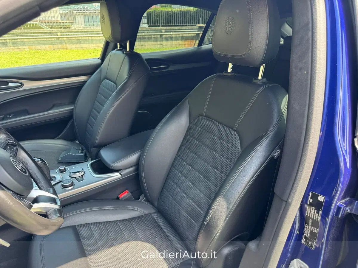 Alfa Romeo Stelvio usata a Salerno (17)