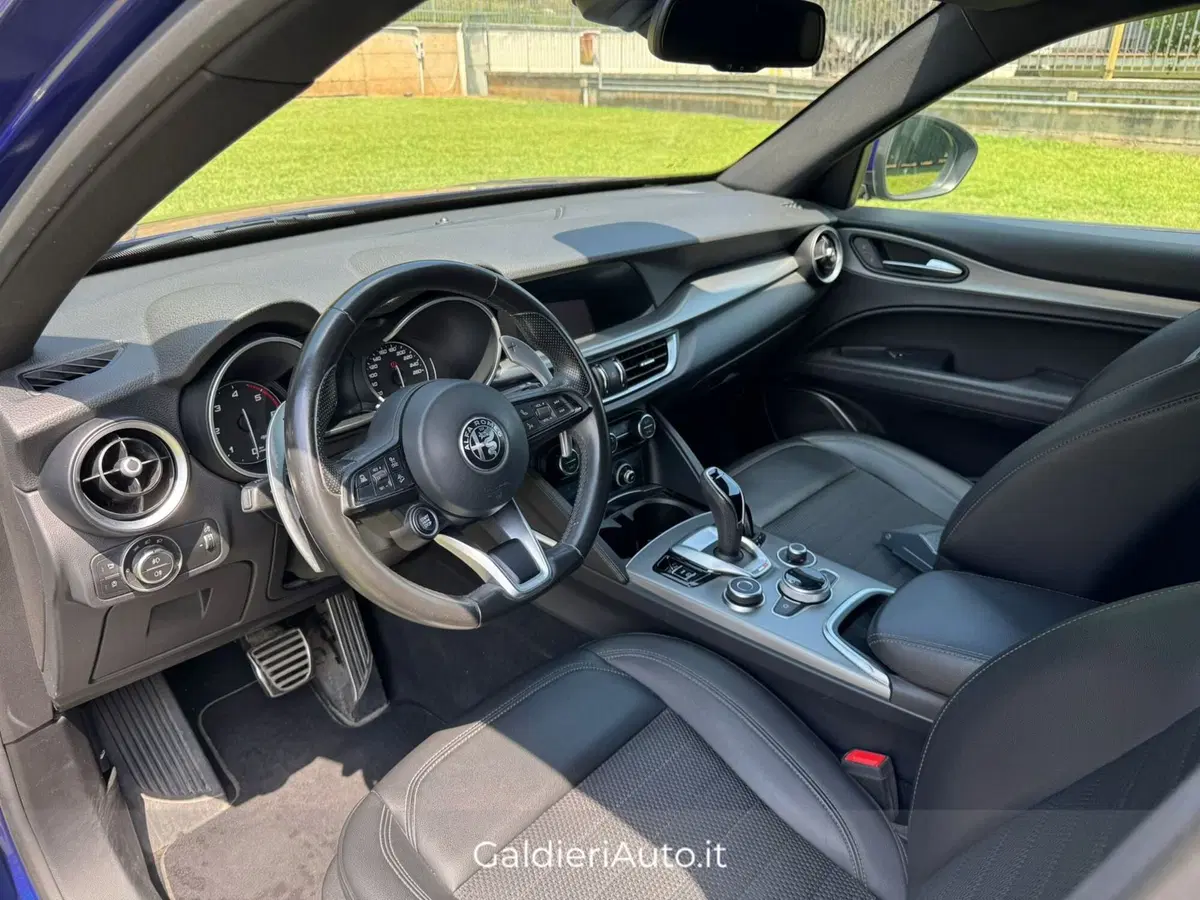 Alfa Romeo Stelvio usata a Salerno (18)