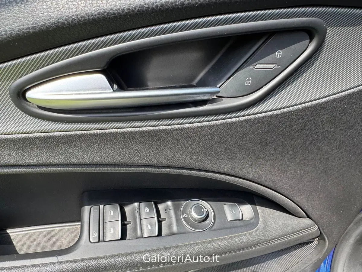 Alfa Romeo Stelvio usata a Salerno (19)