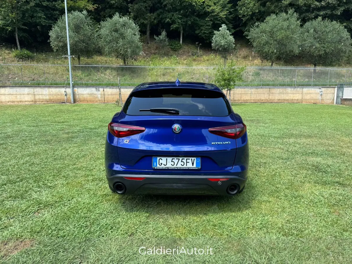 Alfa Romeo Stelvio usata a Salerno (7)