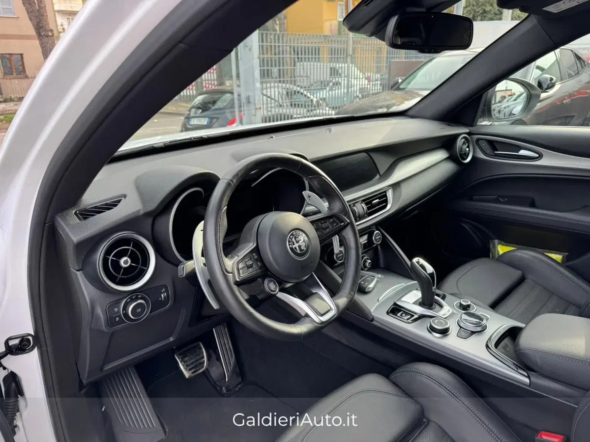 Alfa Romeo Stelvio usata a Salerno (15)