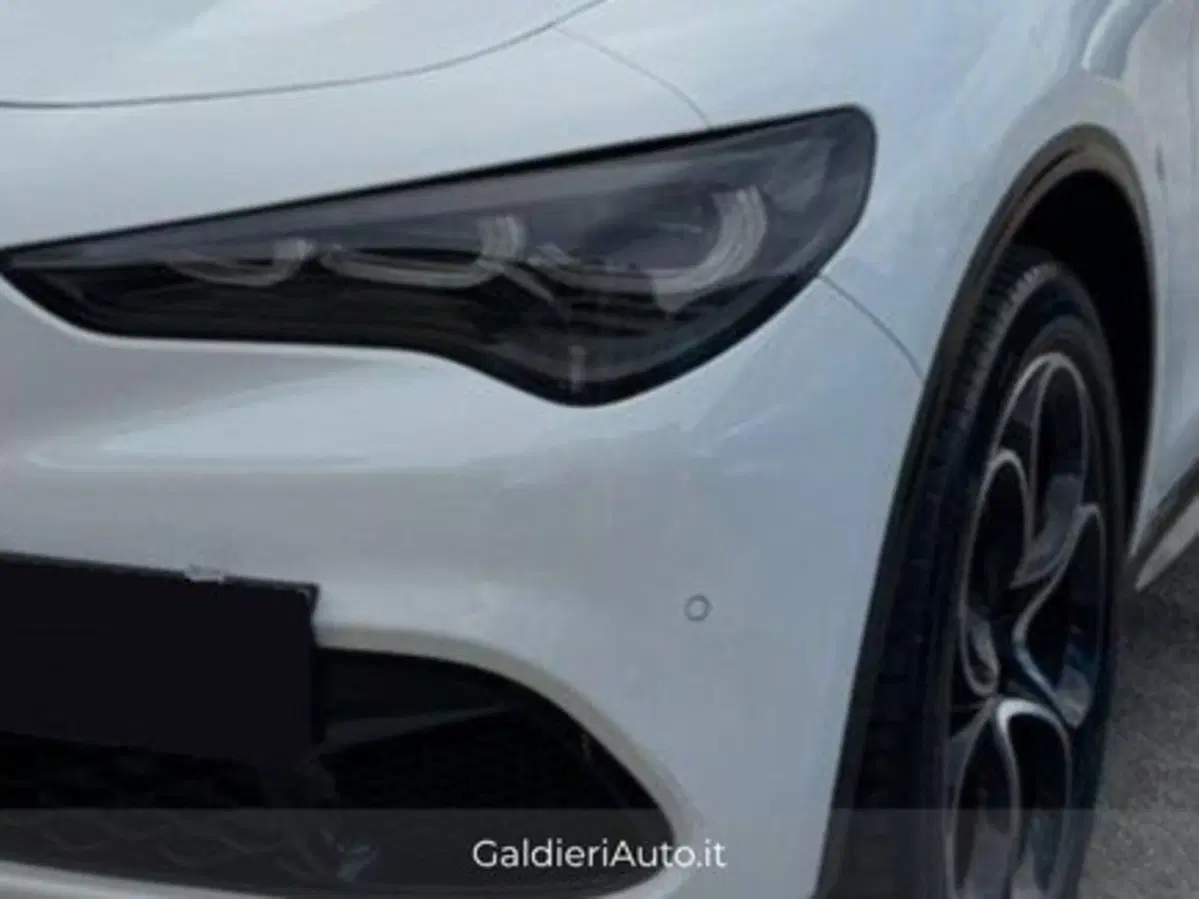 Alfa Romeo Stelvio usata a Salerno (5)