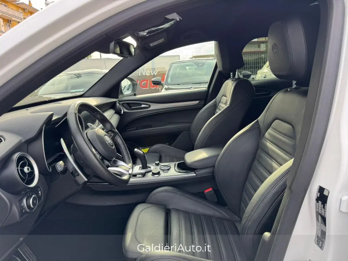 Alfa Romeo Stelvio usata a Salerno (6)
