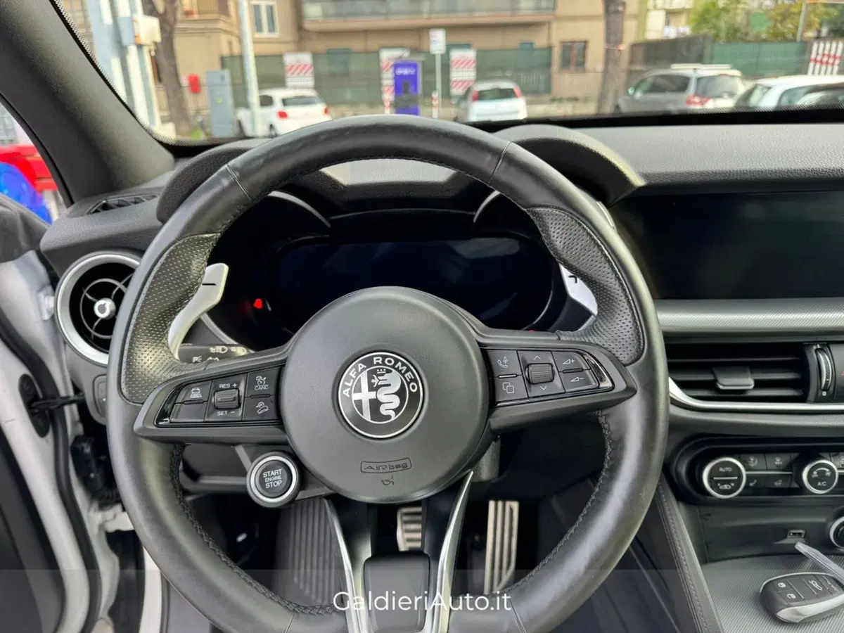 Alfa Romeo Stelvio usata a Salerno (7)