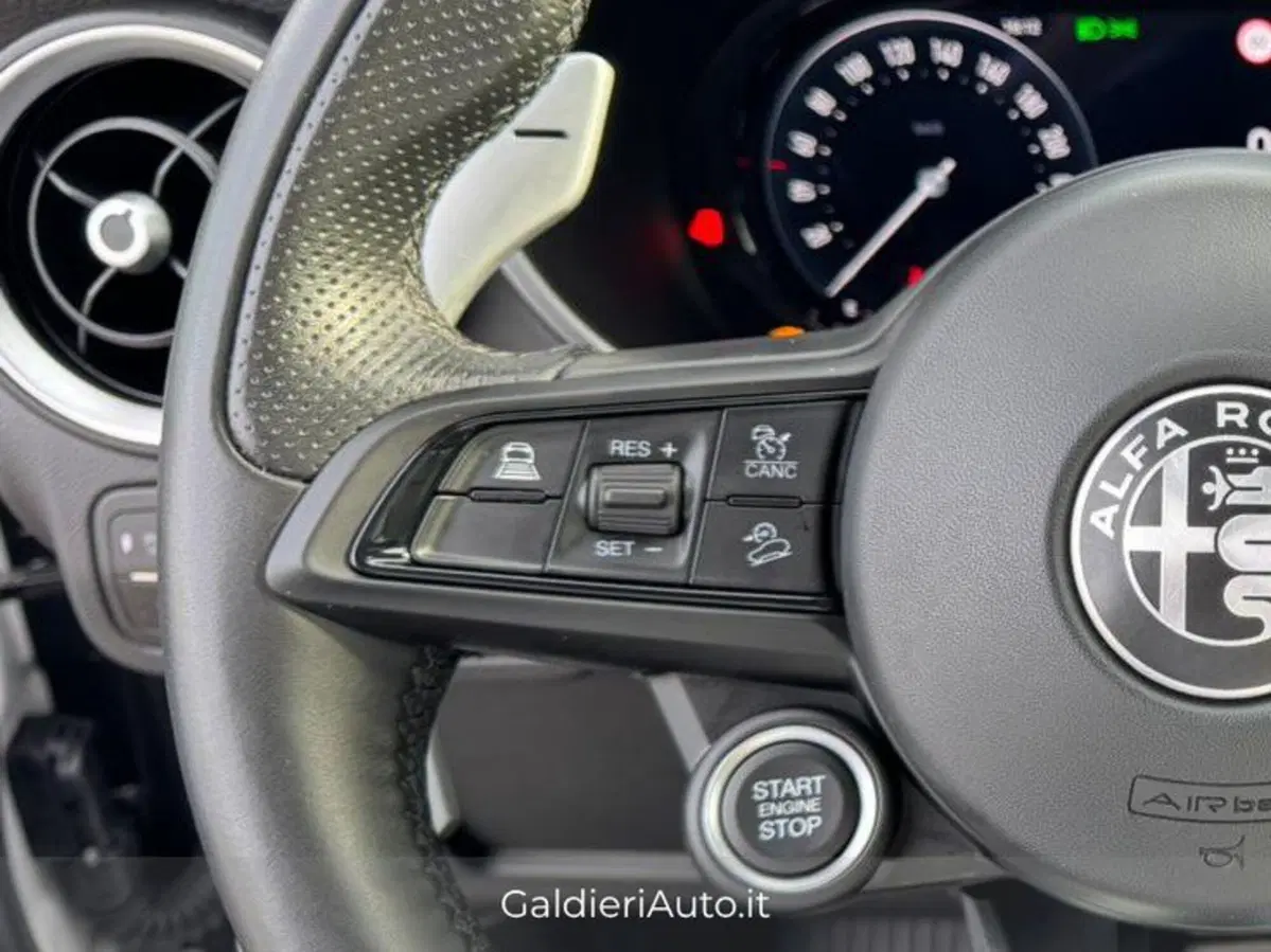 Alfa Romeo Stelvio usata a Salerno (9)