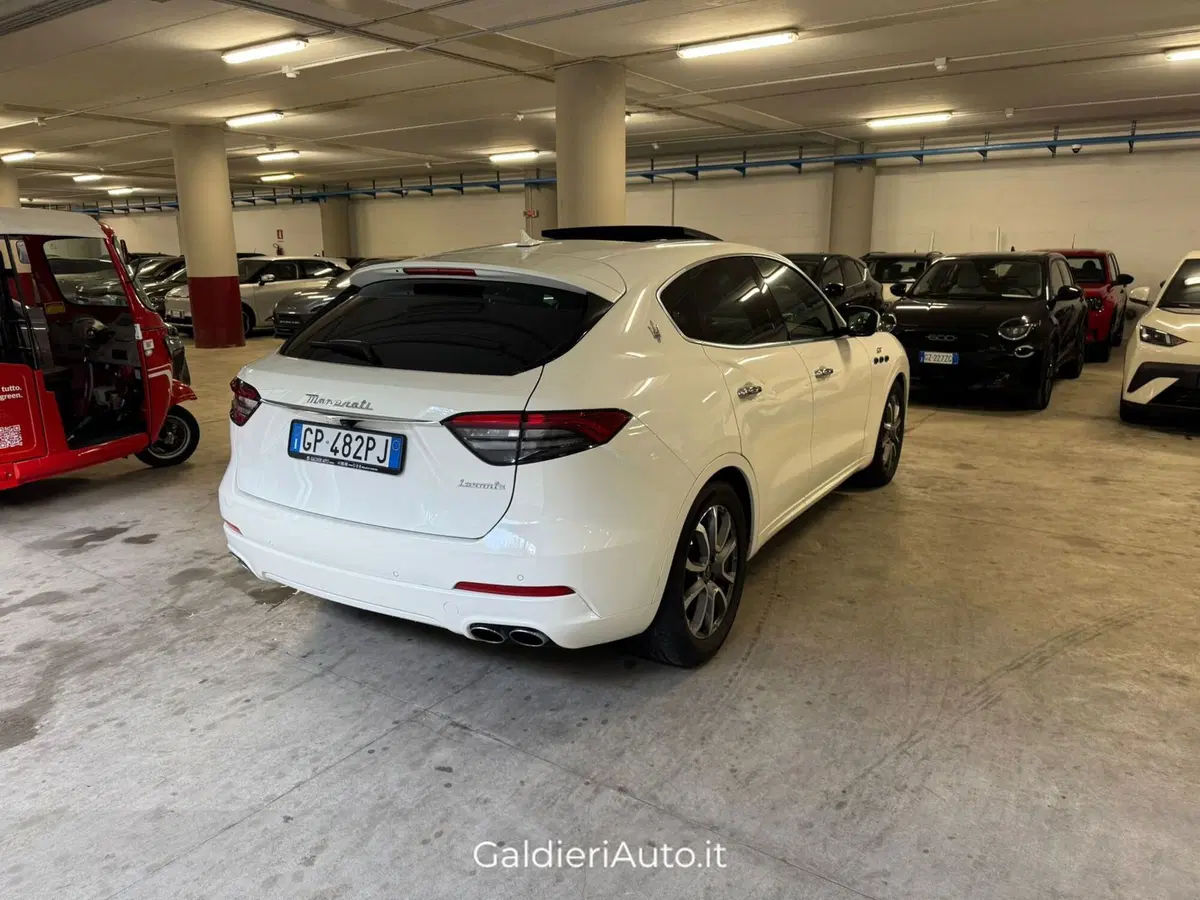 Maserati Levante usata a Salerno (12)