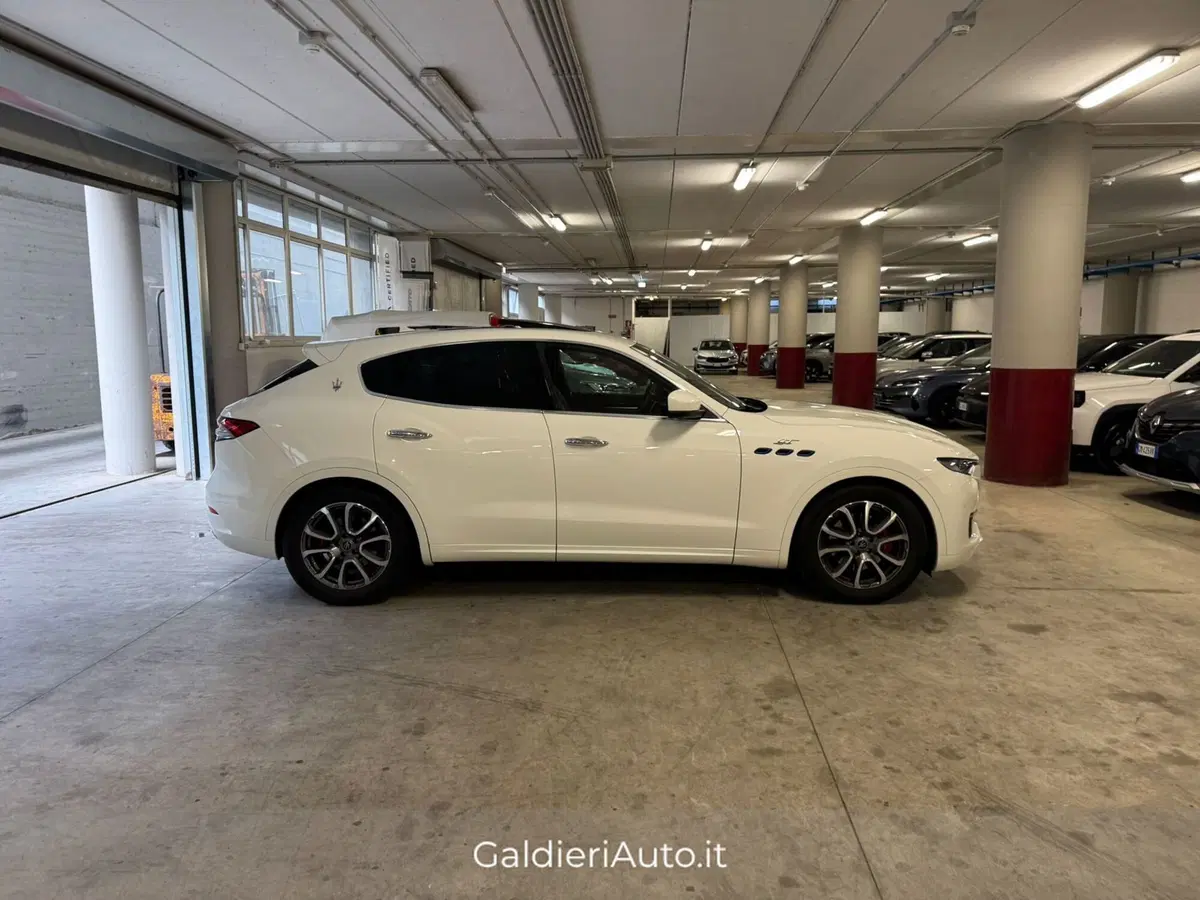 Maserati Levante usata a Salerno (13)