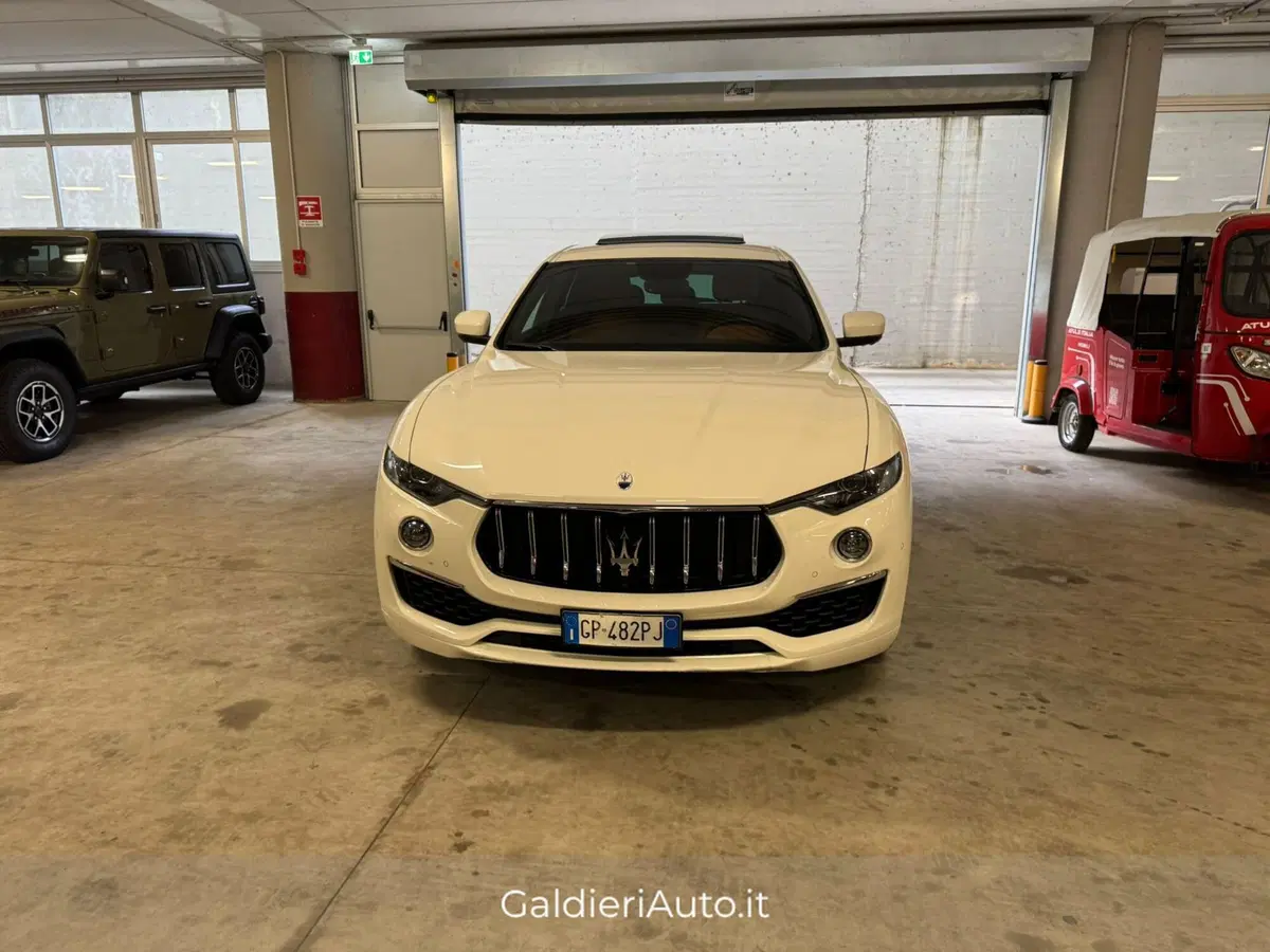 Maserati Levante usata a Salerno (2)
