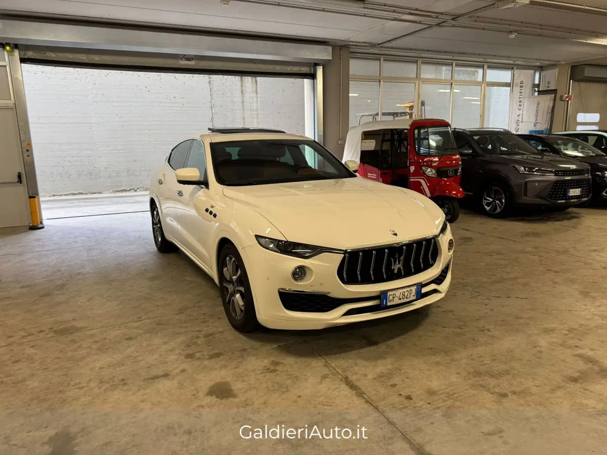 Maserati Levante usata a Salerno (3)