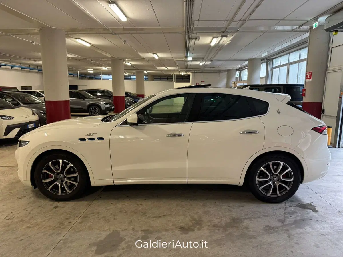 Maserati Levante usata a Salerno (4)