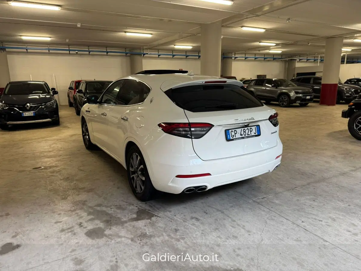 Maserati Levante usata a Salerno (5)