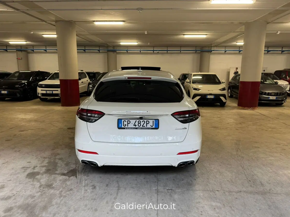Maserati Levante usata a Salerno (6)