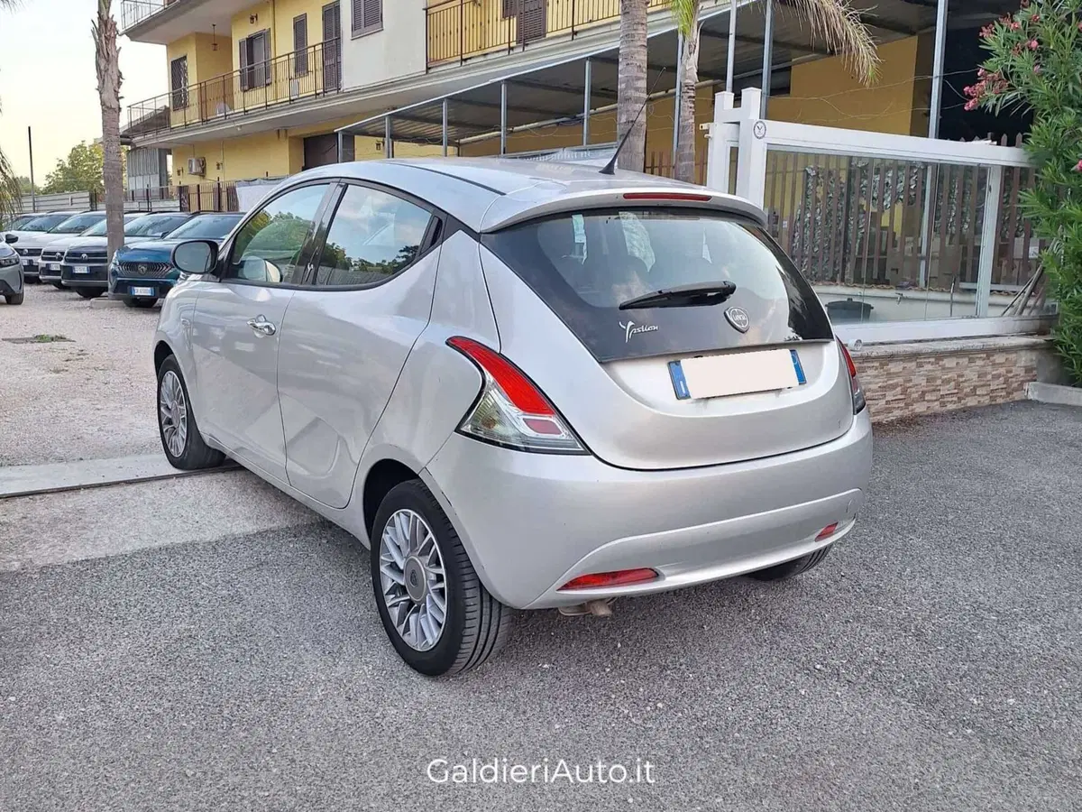Lancia Ypsilon usata a Salerno (3)