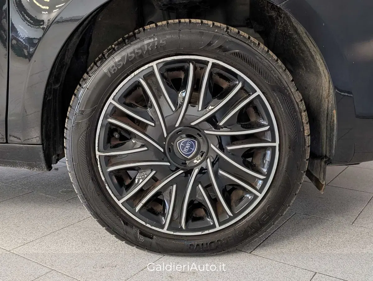 Lancia Ypsilon usata a Salerno (13)