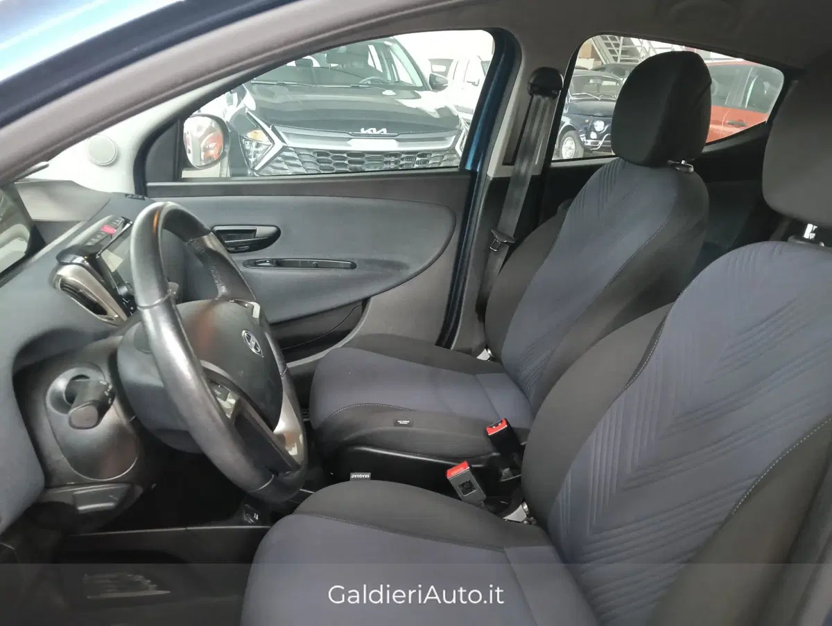 Lancia Ypsilon usata a Salerno (10)