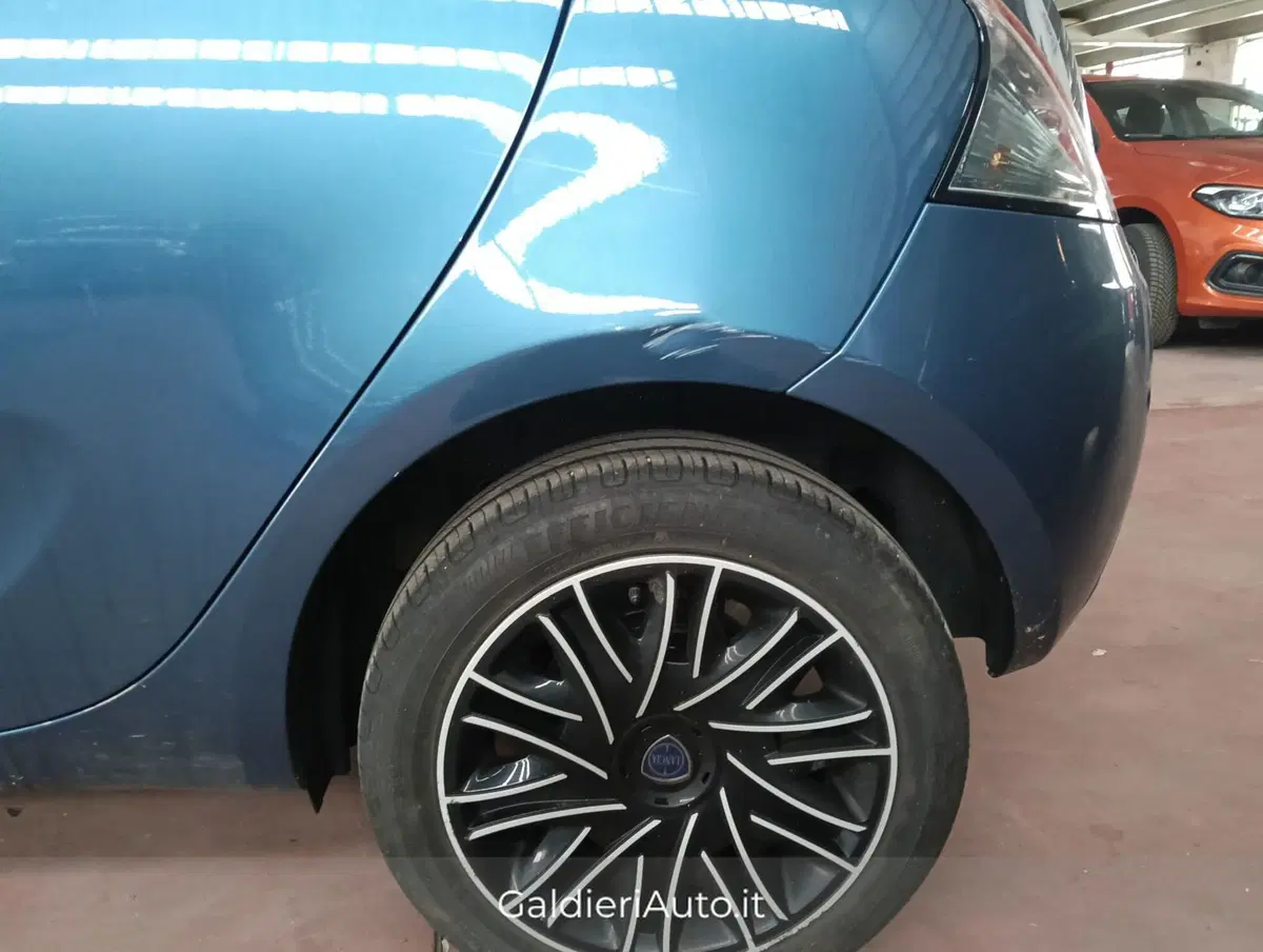Lancia Ypsilon usata a Salerno (11)