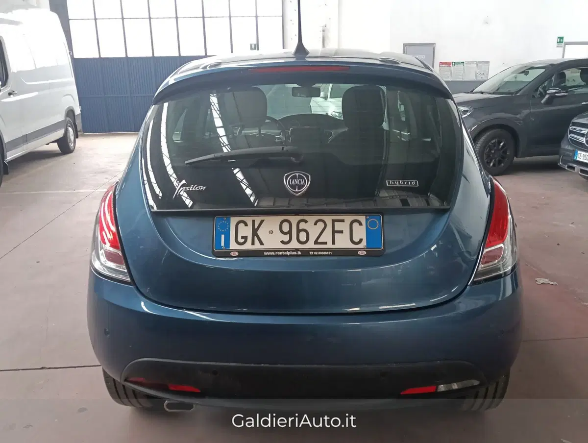 Lancia Ypsilon usata a Salerno (12)
