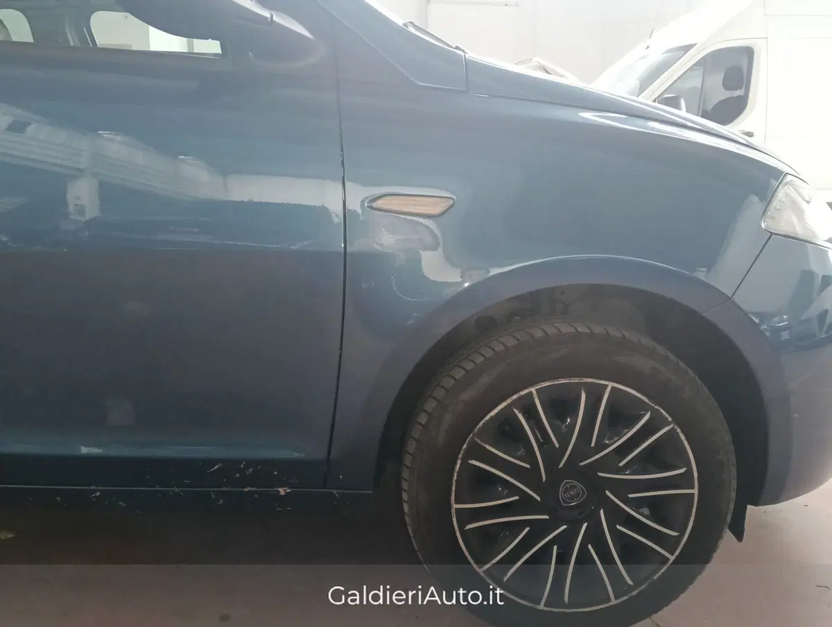 Lancia Ypsilon usata a Salerno (15)