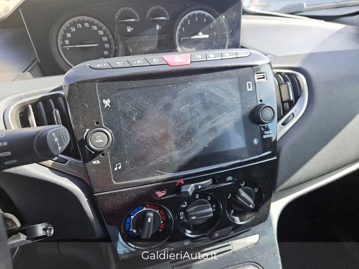 Lancia Ypsilon usata a Salerno (10)