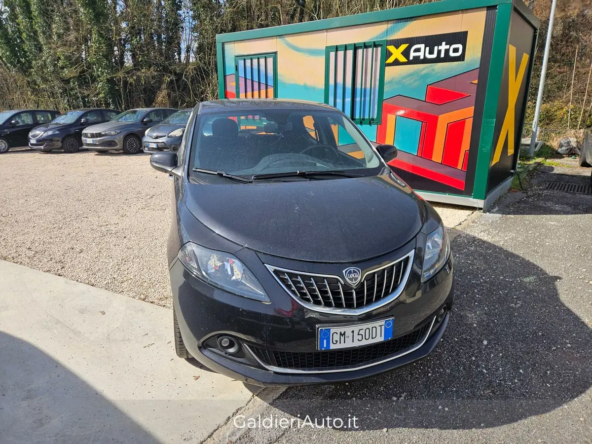 Lancia Ypsilon usata a Salerno (2)
