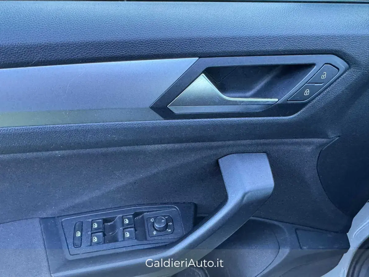 Volkswagen T-Roc usata a Salerno (18)